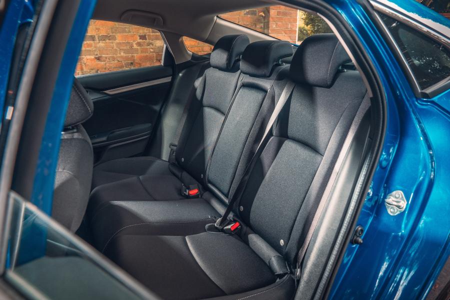Интерьер Honda Civic Sedan (FC) 2018 года  (UK) (фото 74 из 94)